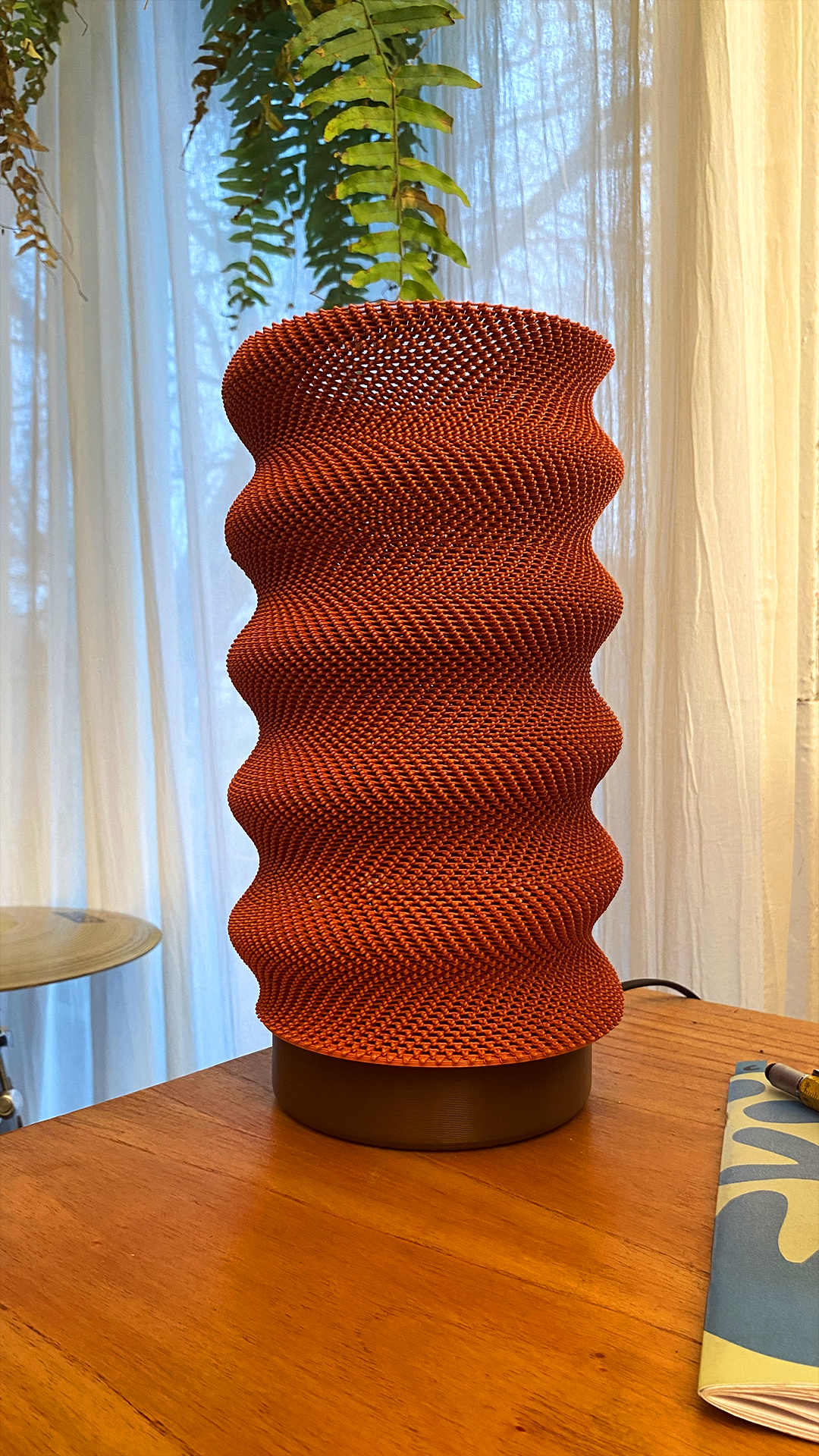 Springy Adaptive Lampshade